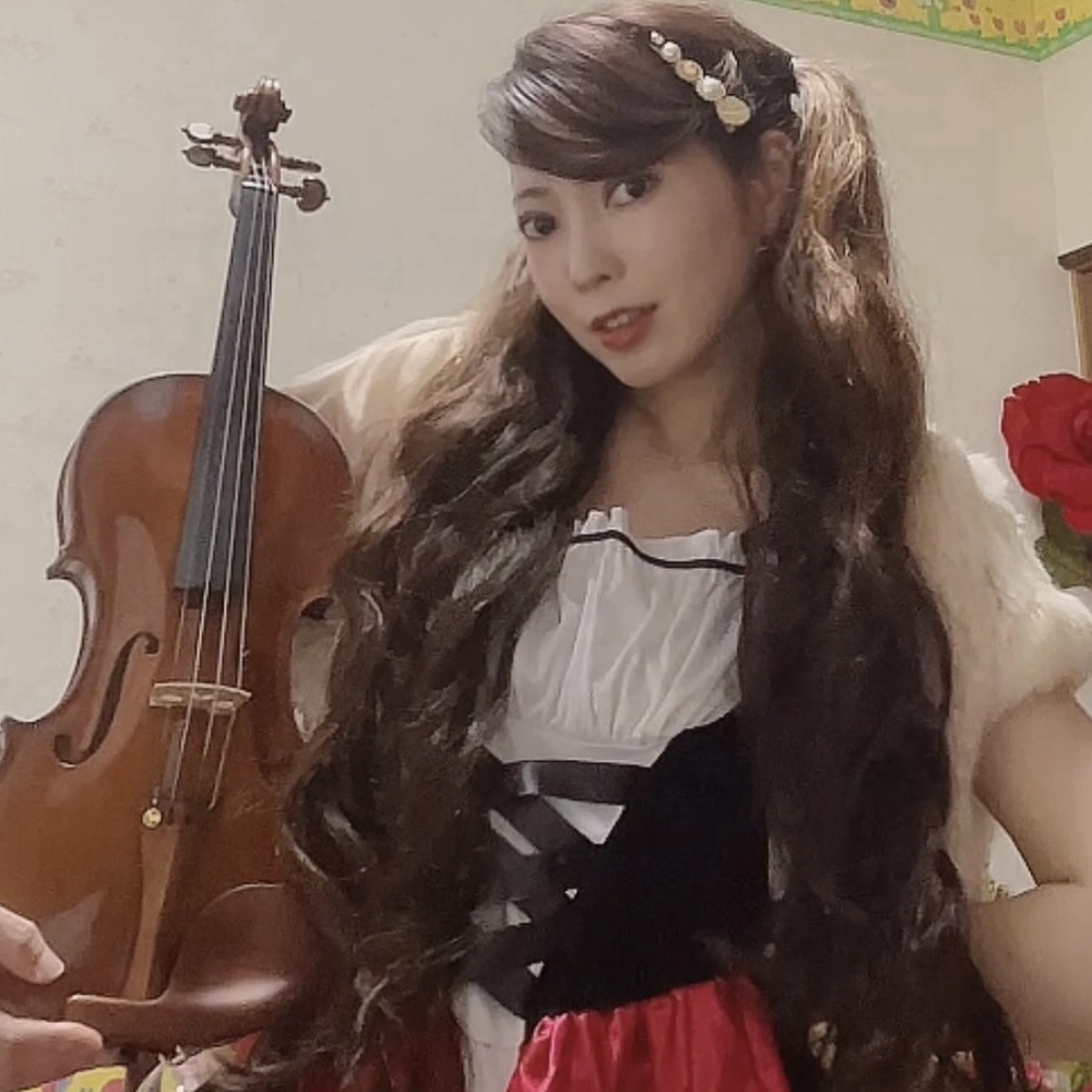 バイオリン講師Ayaka